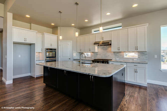 saddletree-custom-home-floorplan-modern-design-kitchen
