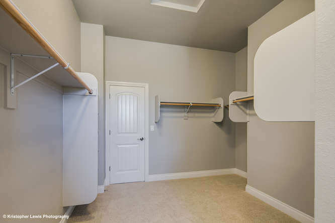 saddletree-custom-home-floorplan-modern-design-master-closet