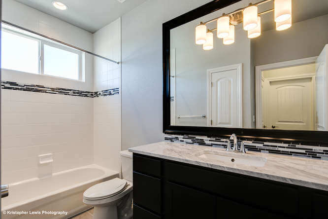 saddletree-custom-home-floorplan-modern-design-bath