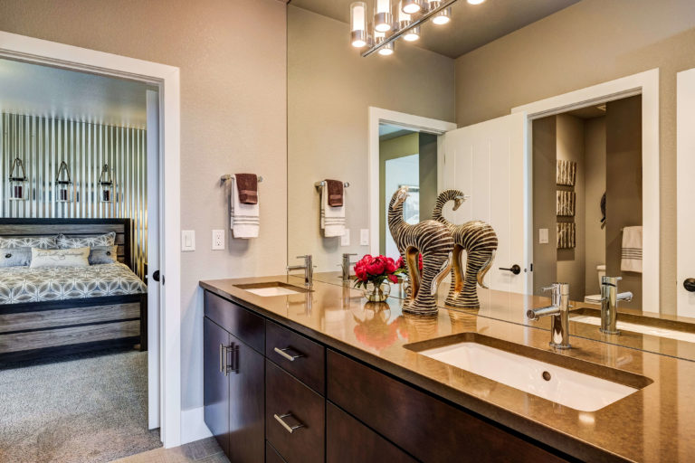 Coyote Song Terrace Colorado-print-039-39-Bathroom-4200x2800-300dpi